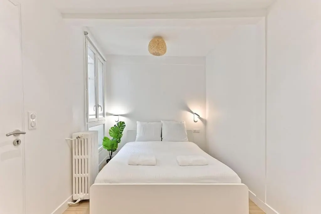 Appartement Au Centre De Paris - Musee Grevin