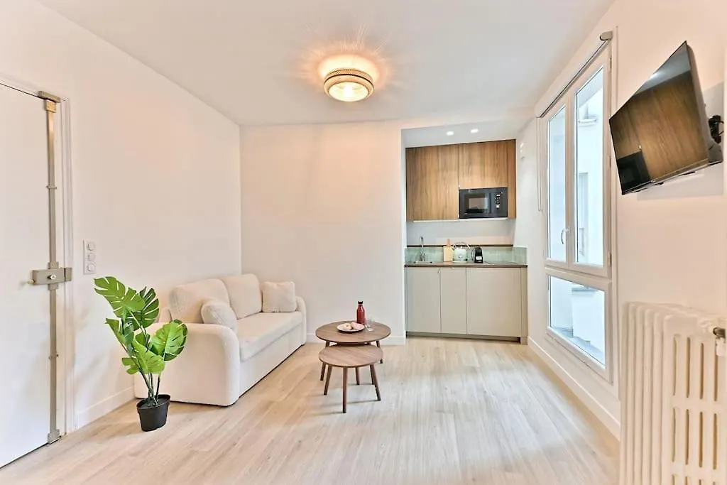 Appartement Au Centre De Paris - Musee Grevin